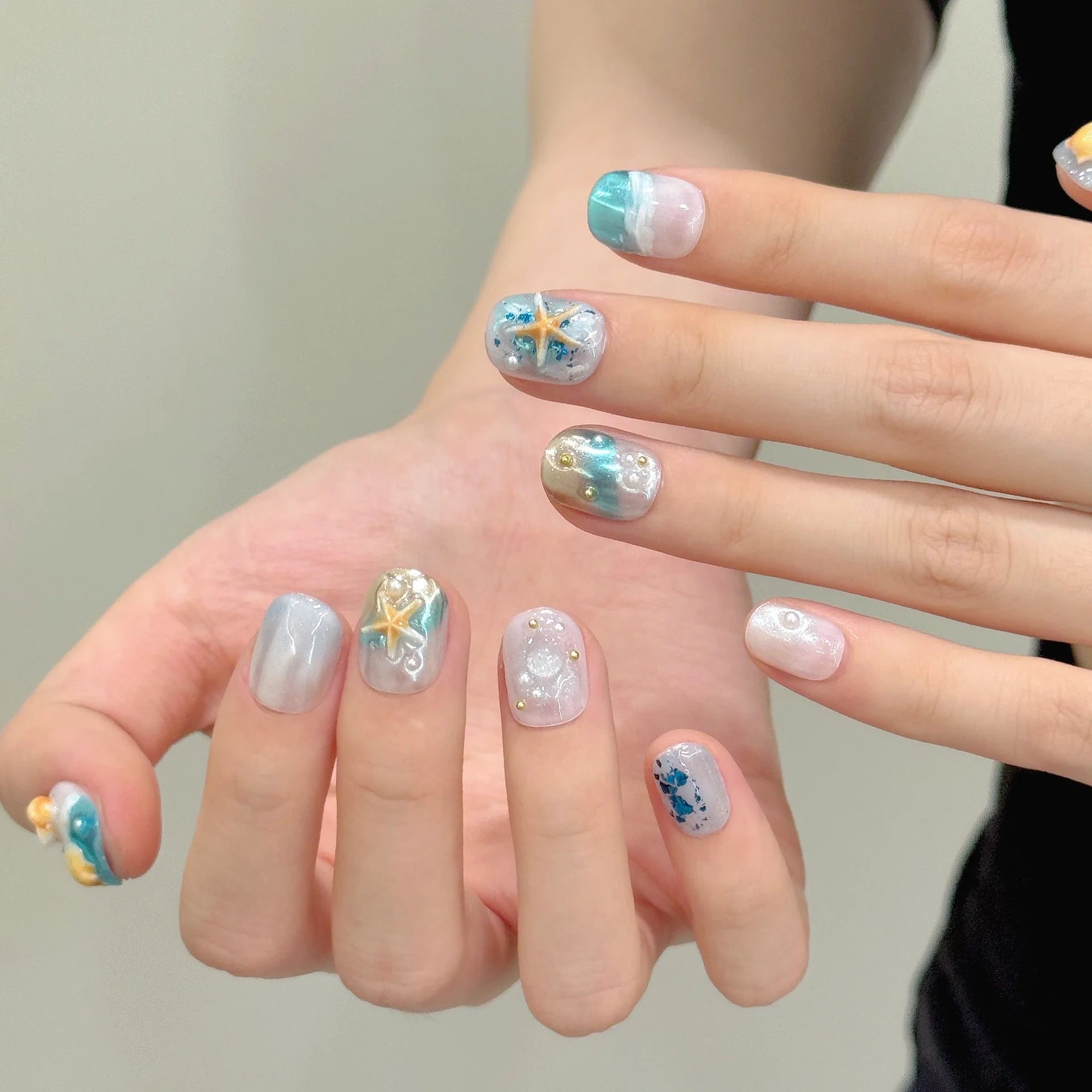 10pcs Summer Handmade Fake Nails Sets Press on Ocean Seashell Nails Tips Pearl Blue Short Round False Nail Art Wearable Manicure